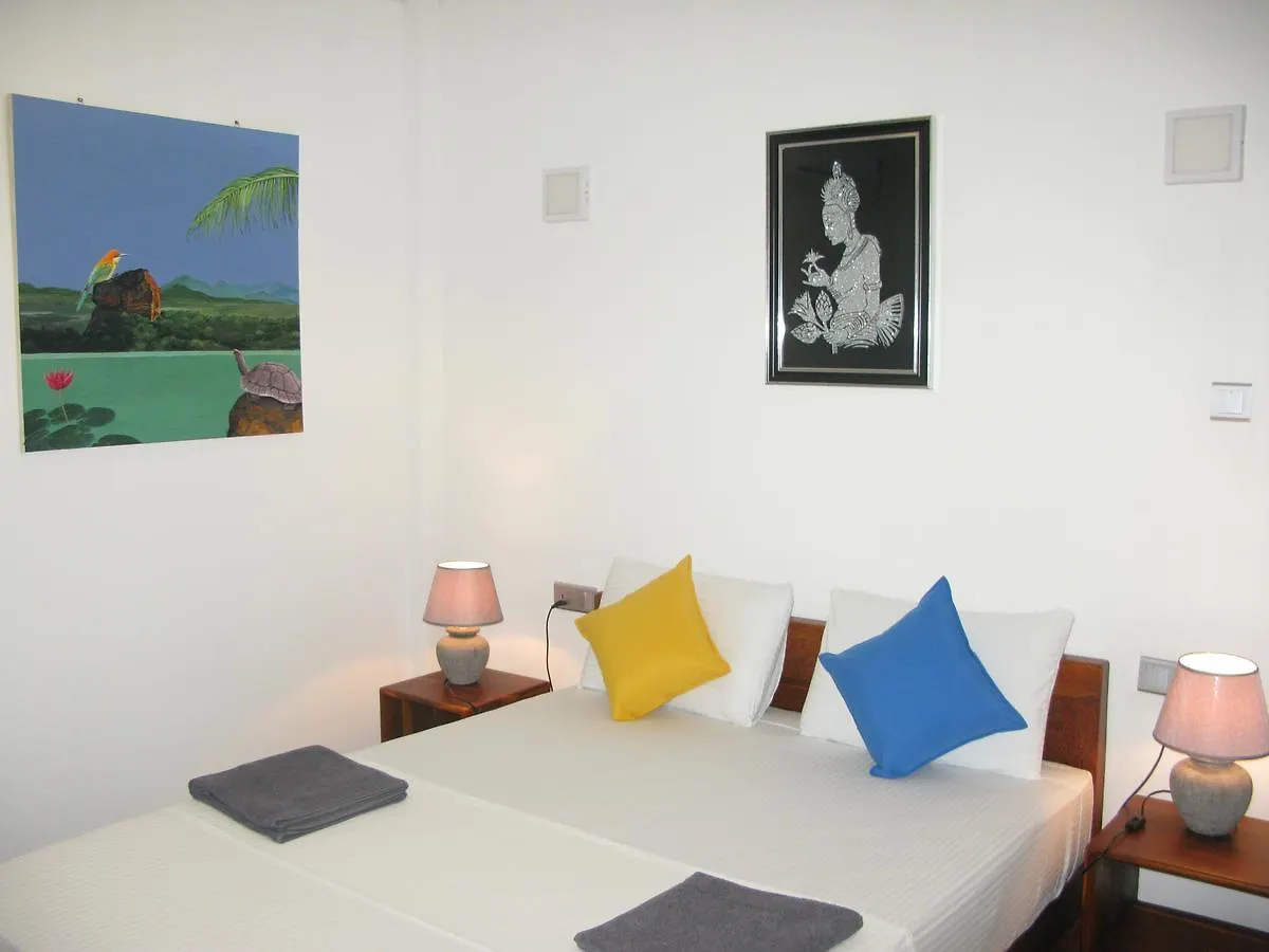 Anuhas Airport Villas Katunayake Guest house