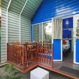 Hostel A4 Colombo Airport: Eco-lodge With Free Airport Transfers